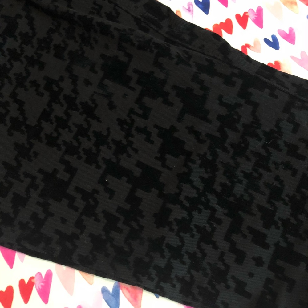 HUE Black Flocked Houndstooth Denim Legging Size M